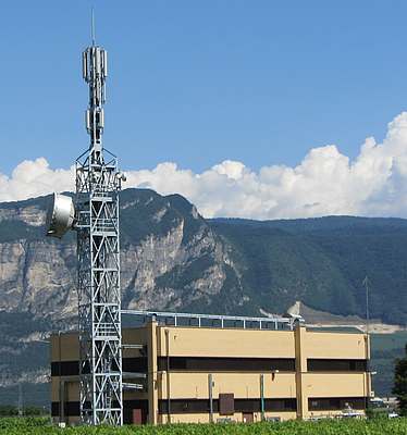 Die Anlage von Telecom mit den Antennen von Tim, Vodafone und Tre.
