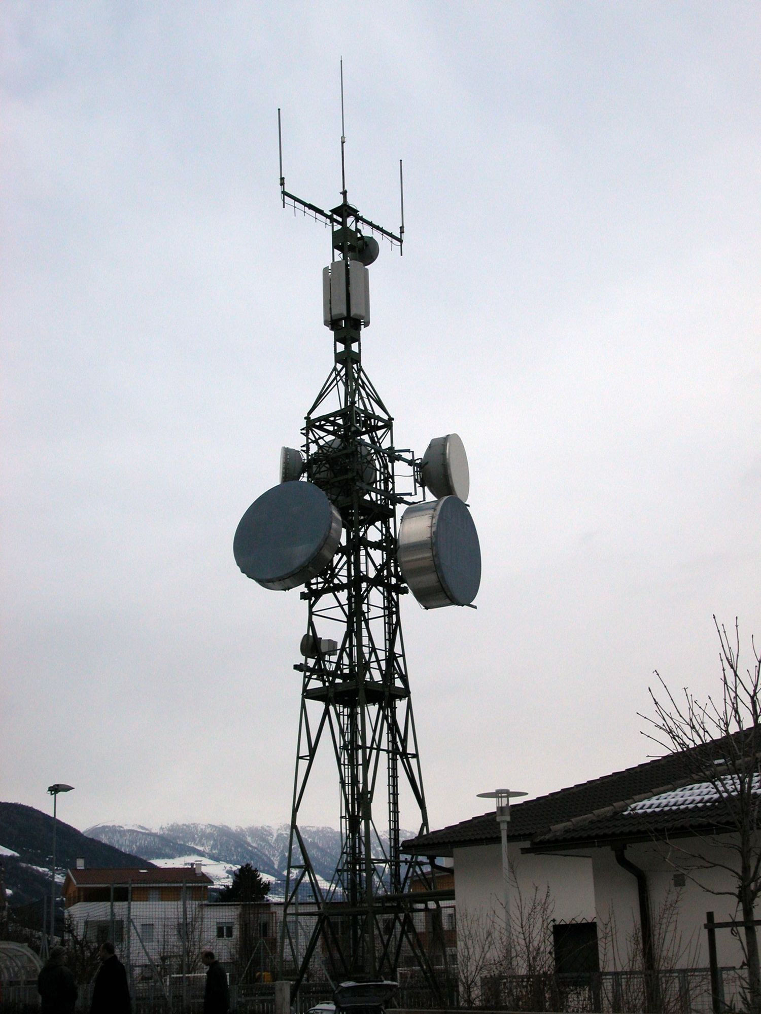 Die Antennen von Vodafone auf dem Masten der Telecom. Nicht mehr in Betrieb seit Sommer 2007