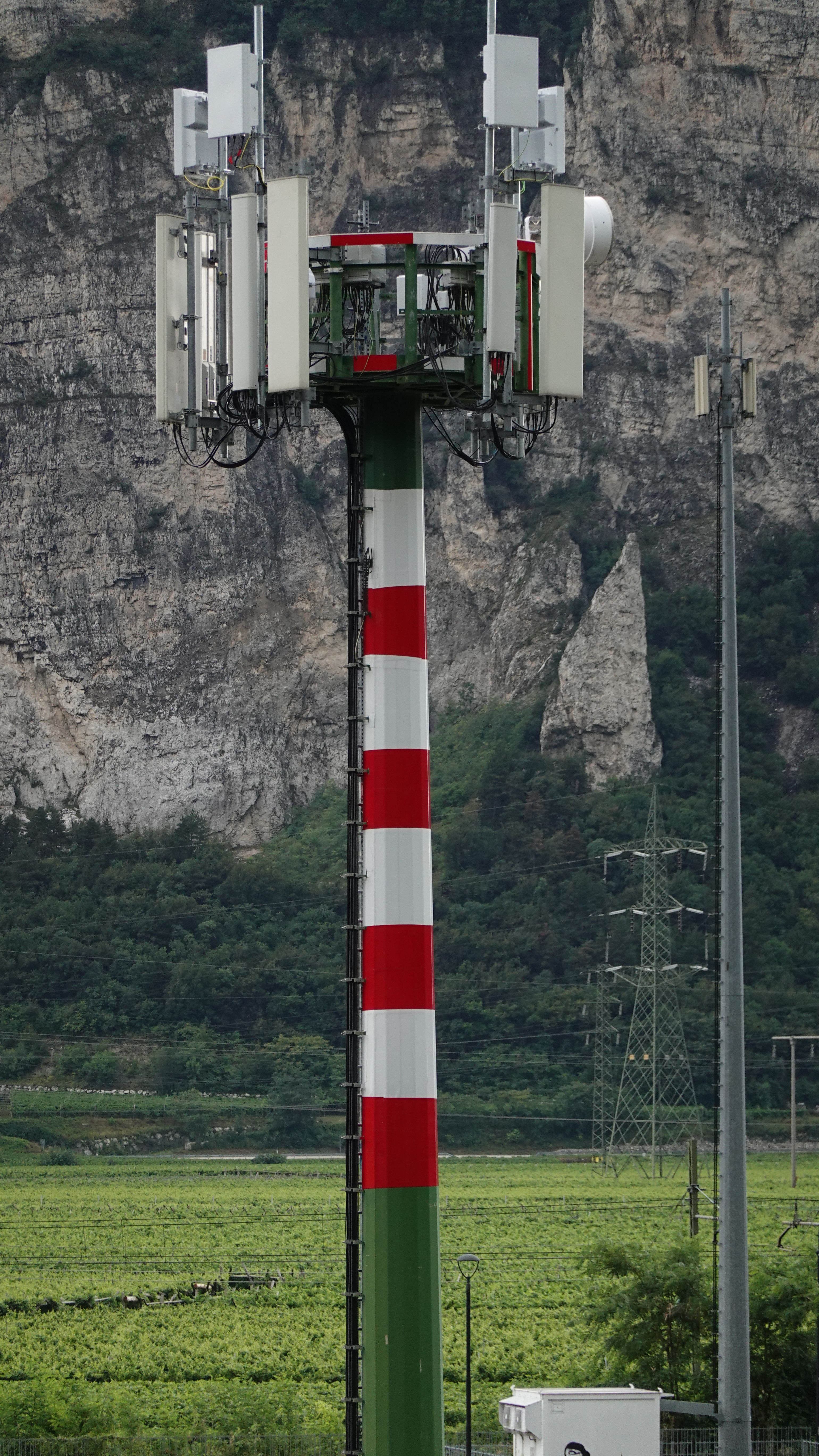 Die Anlage im Juli 2023 mit den noch nicht aktiven 5G-Antennen von ZefiroNet.