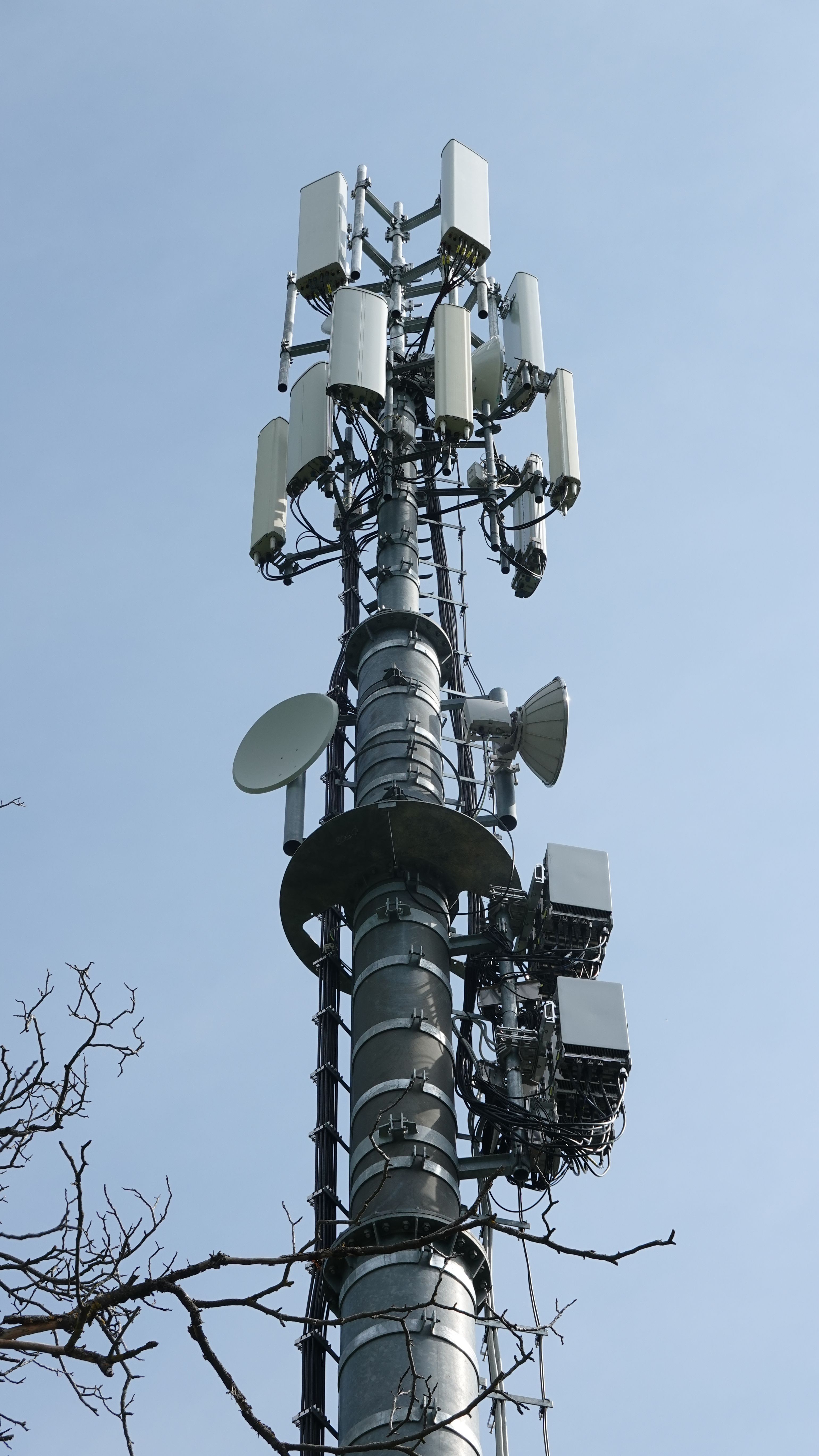Die Antennen von Südwesten aus gesehen im Juli 2026