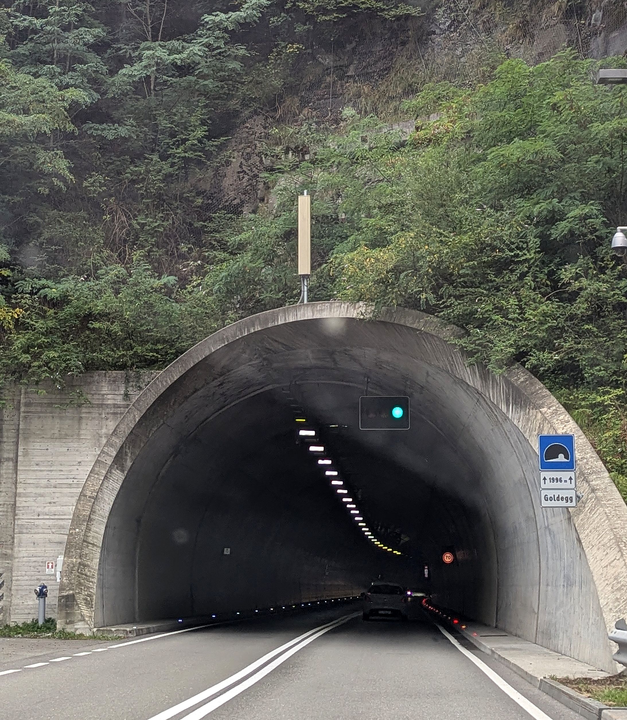 Die Außenantenne am Nordportal des Tunnels im August 2026