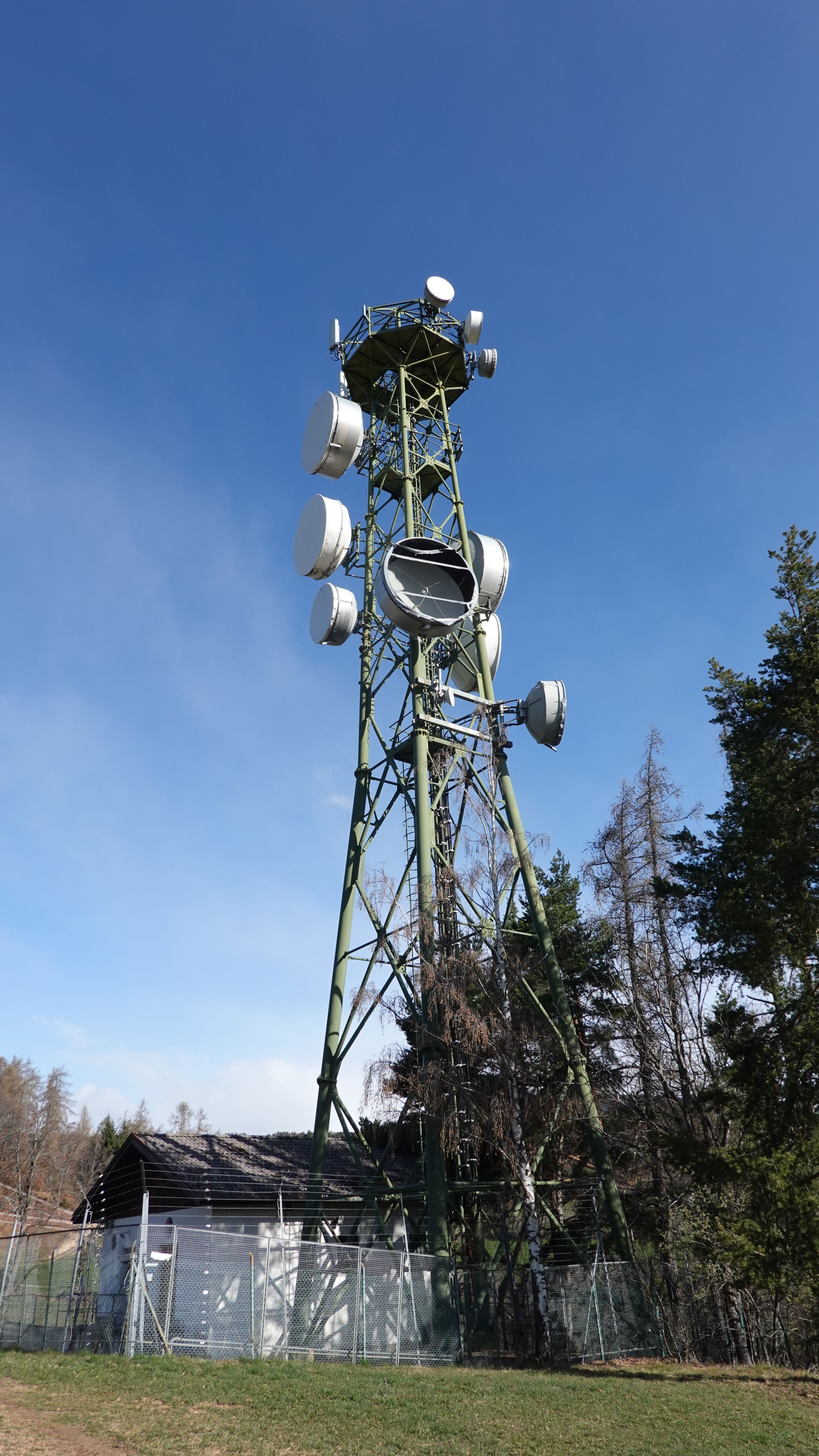 Die Anlage von Südwesten aus gesehen im März 2026