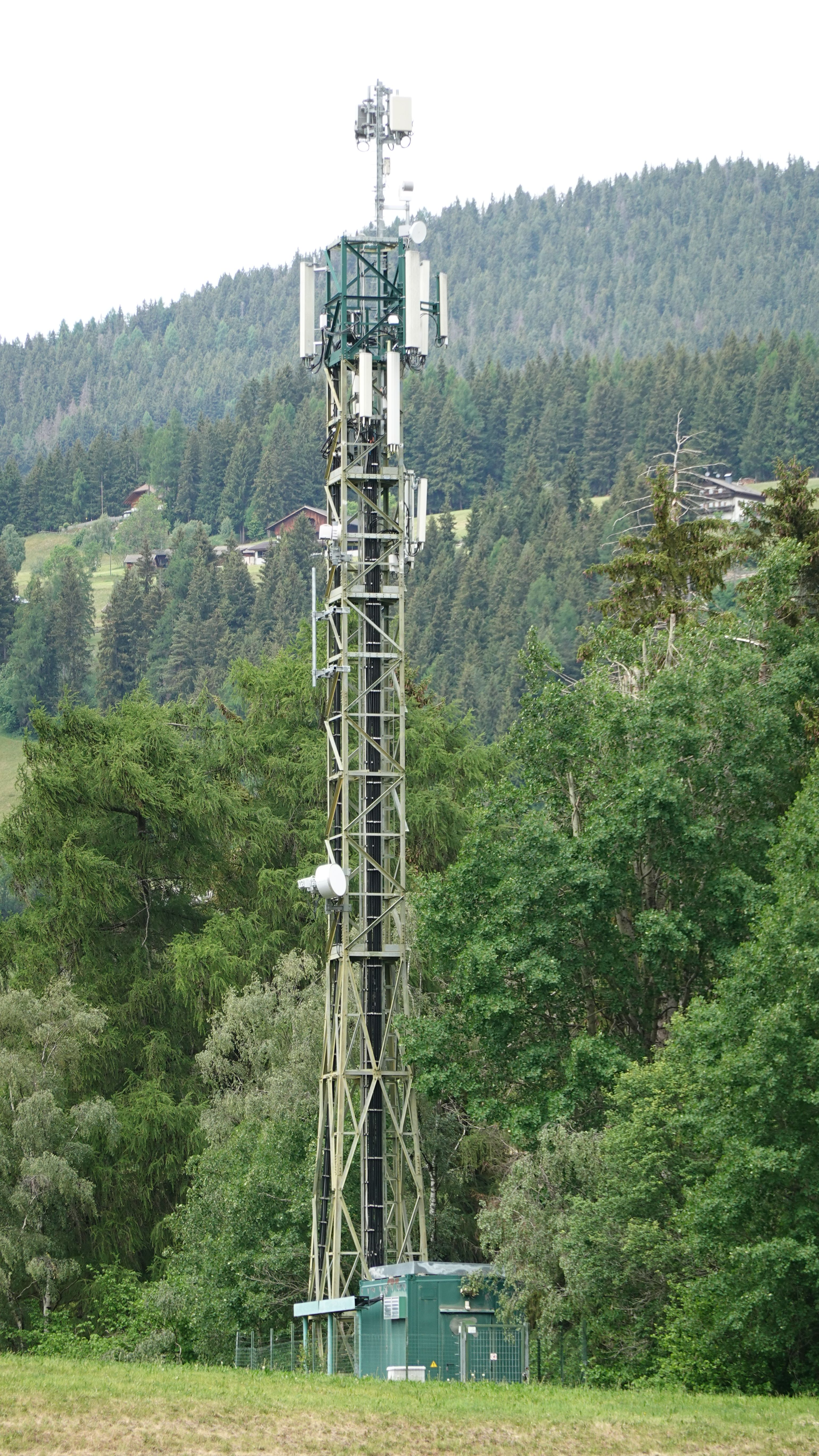Die Anlage mit den Antennen von Tim und Fastweb-Vodafone im Juni 2026
